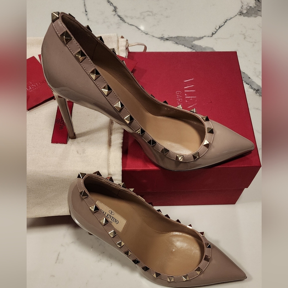Valentino Garavani Rockstud Accent Pumps